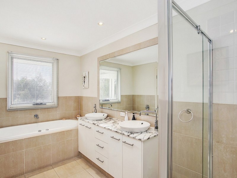 194 Easthill Drive, Robina QLD 4226