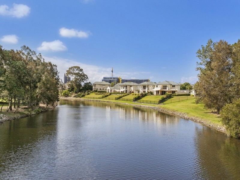 194 Easthill Drive, Robina QLD 4226