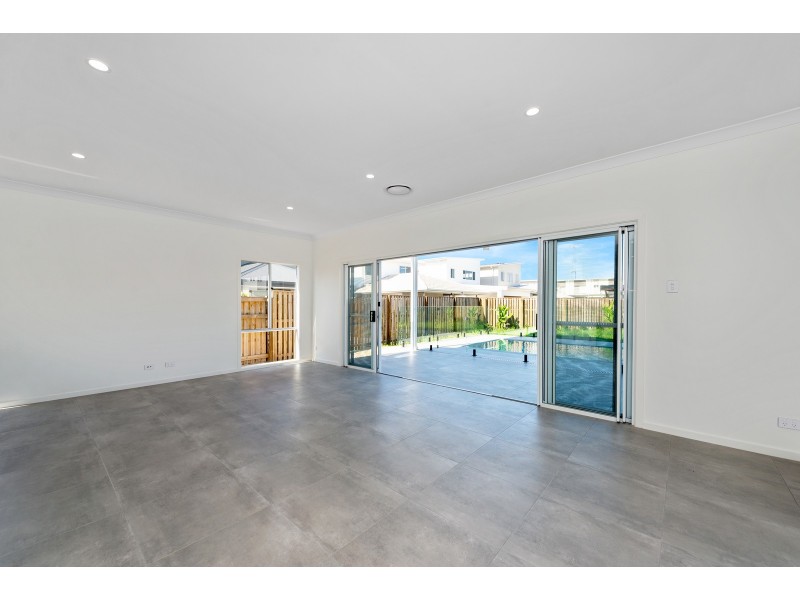 4 Park Cove Boulevard, Hope Island QLD 4212