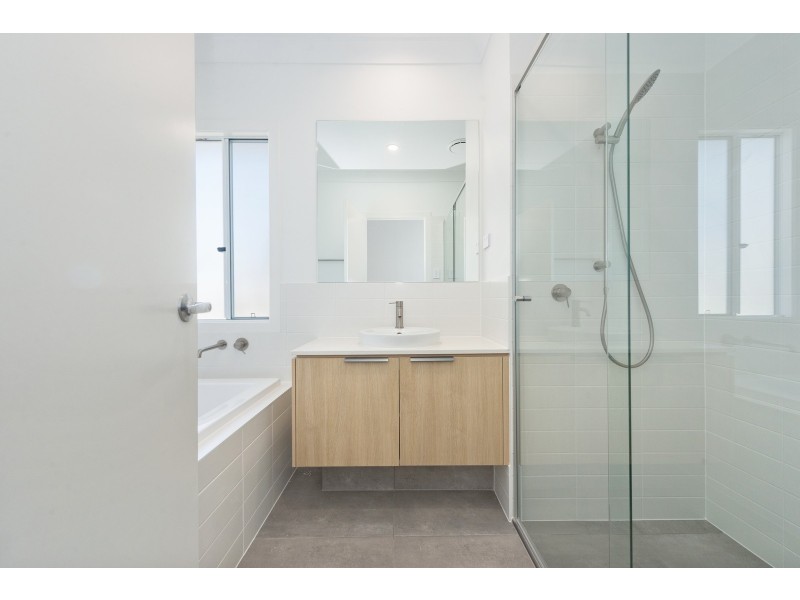 4 Park Cove Boulevard, Hope Island QLD 4212