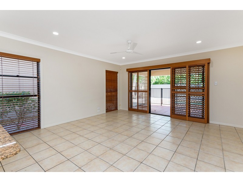 540 Oyster Cove Promenade, Helensvale QLD 4212