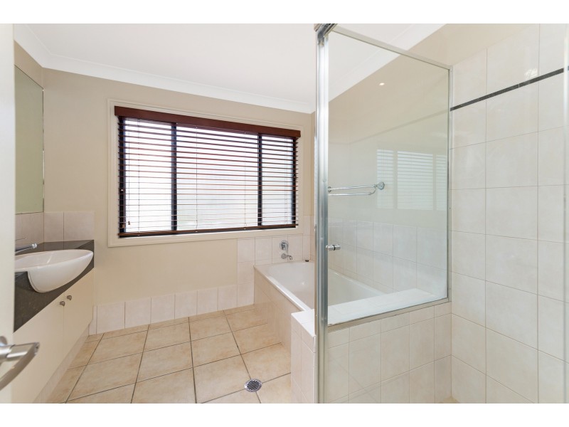 540 Oyster Cove Promenade, Helensvale QLD 4212