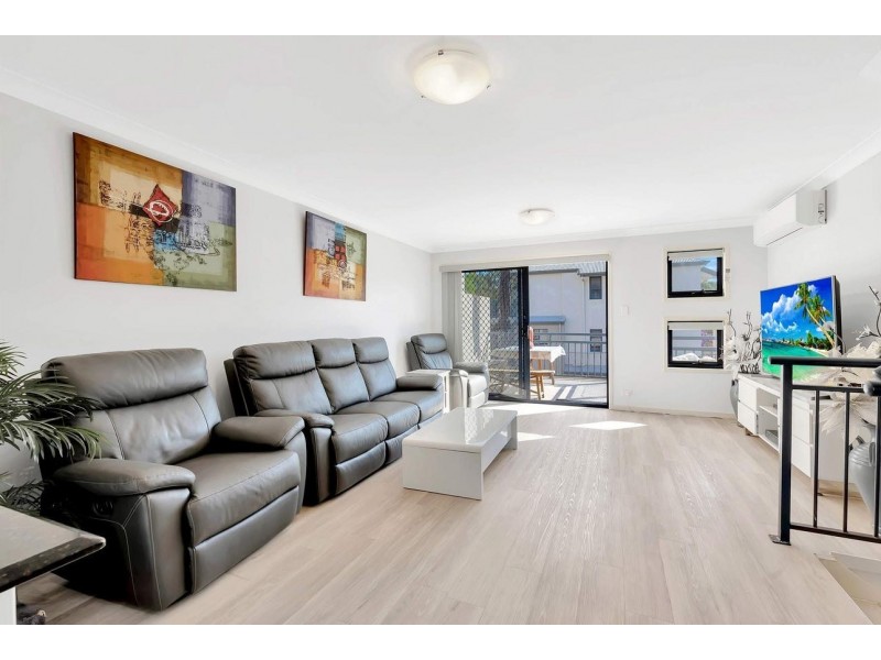 9/18 Geraldton Drive, Varsity Lakes QLD 4227