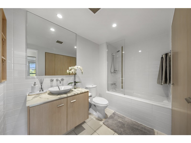 123/1-7 Moores Crescent, Varsity Lakes QLD 4227