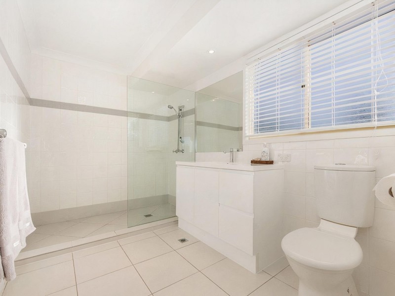 5 Pinnacle Court, Robina QLD 4226