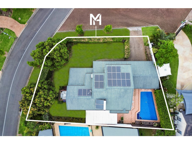 5 Pinnacle Court, Robina QLD 4226