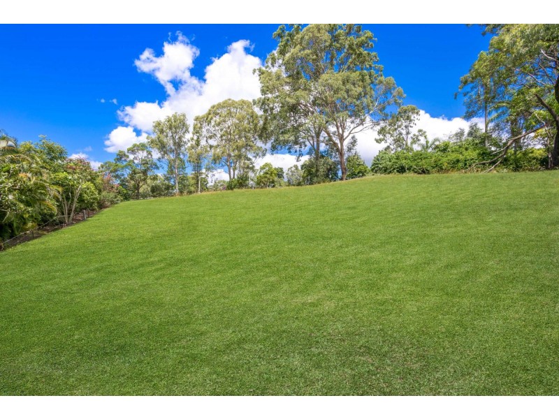 3 Cromwell Court, Tallai QLD 4213