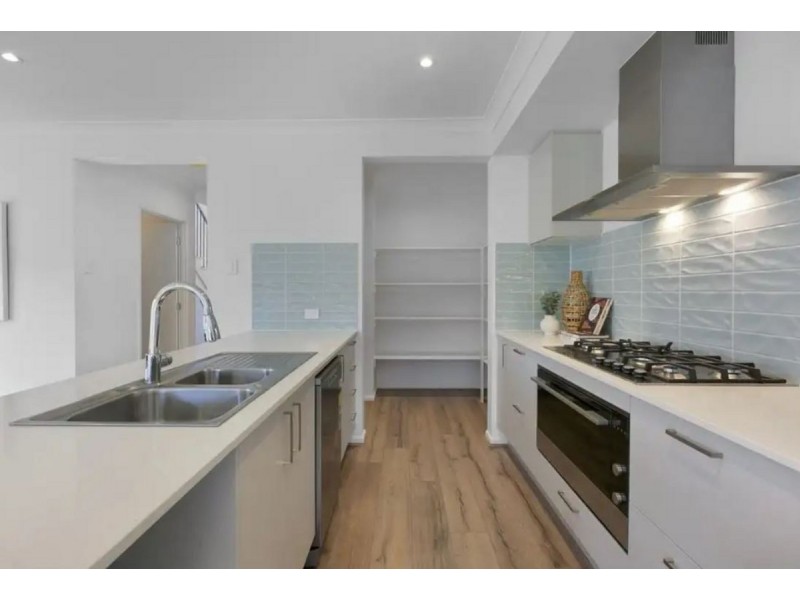 12a Buring Court, Highland Park QLD 4211