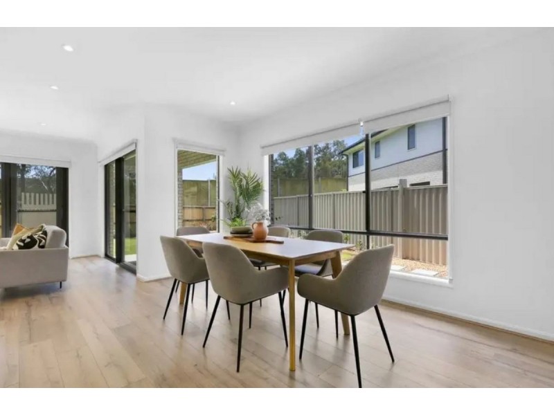 12a Buring Court, Highland Park QLD 4211