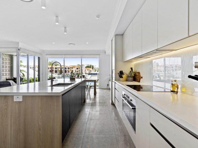 8944 The Point Circuit, Hope Island QLD 4212