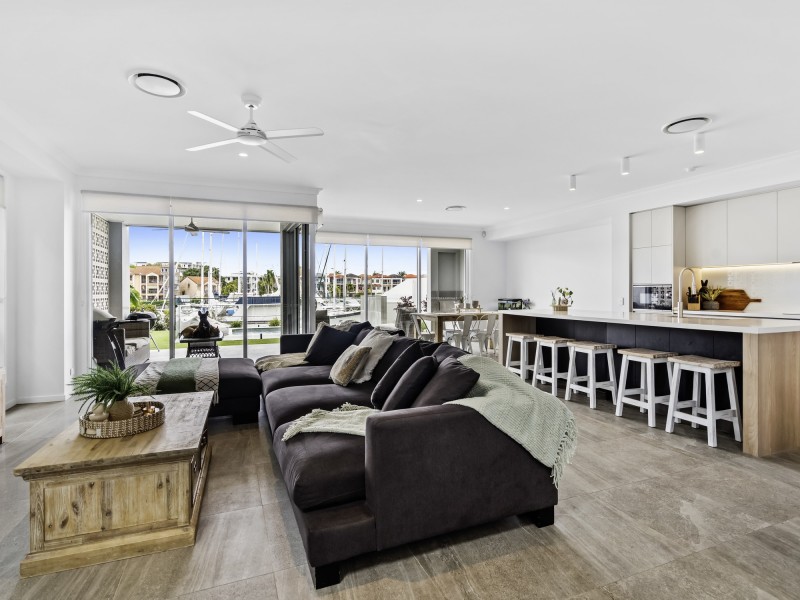 8944 The Point Circuit, Hope Island QLD 4212