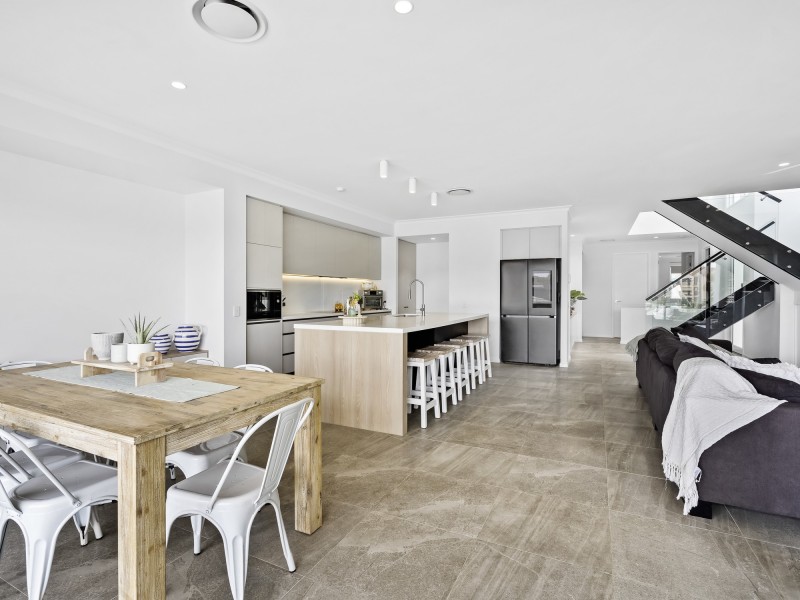 8944 The Point Circuit, Hope Island QLD 4212