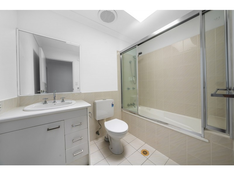 7/4 Lowood Court, Varsity Lakes QLD 4227