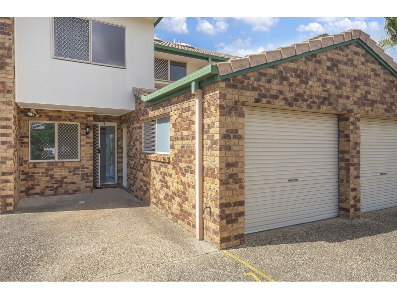 7/4 Lowood Court, Varsity Lakes QLD 4227