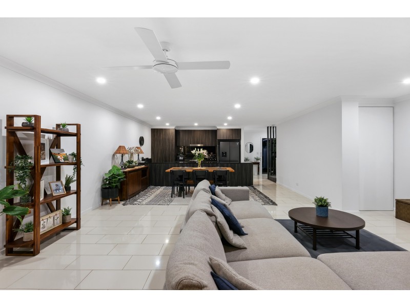 170 North Hill Drive, Robina QLD 4226