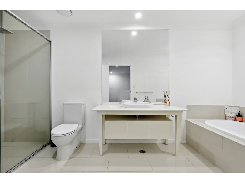 170 North Hill Drive, Robina QLD 4226
