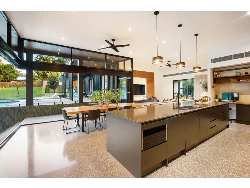 10 Baron Court, Tallai QLD 4213