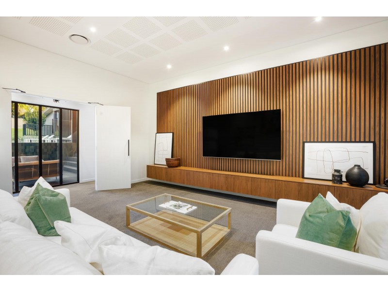 10 Baron Court, Tallai QLD 4213