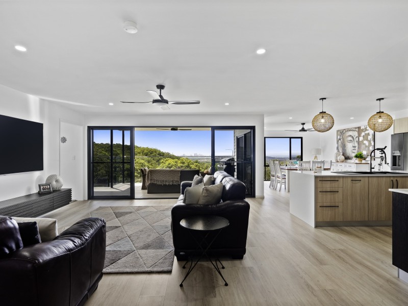 18 Bluebird Lane, Reedy Creek QLD 4227