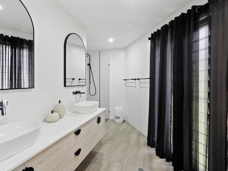 18 Bluebird Lane, Reedy Creek QLD 4227