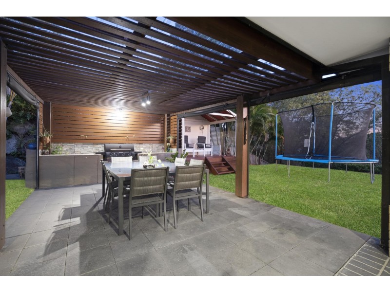 18 Huxley Court, Pacific Pines QLD 4211