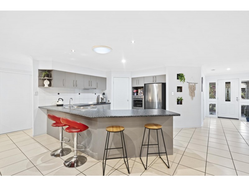 18 Huxley Court, Pacific Pines QLD 4211