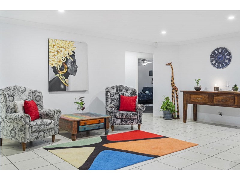 18 Huxley Court, Pacific Pines QLD 4211