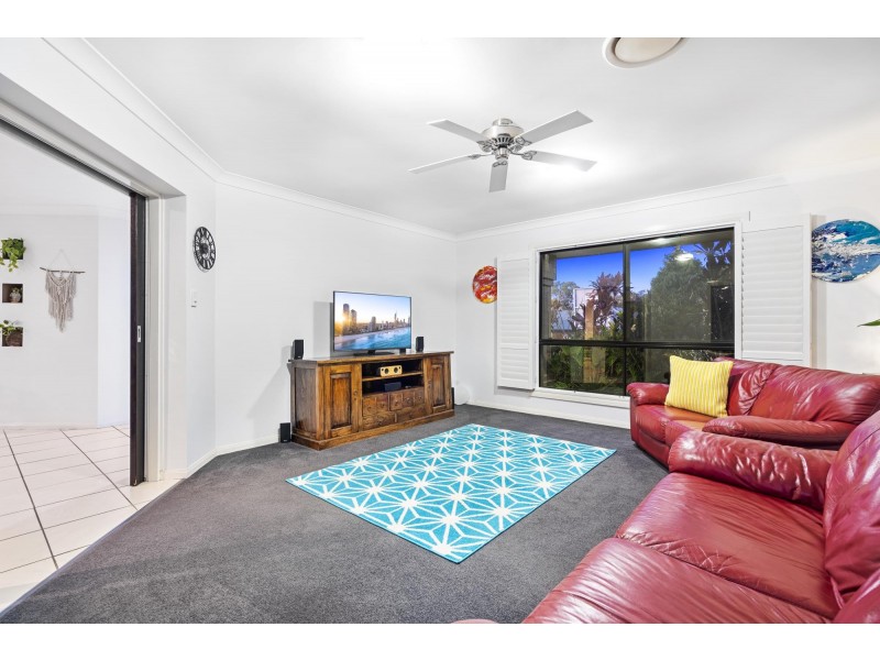 18 Huxley Court, Pacific Pines QLD 4211