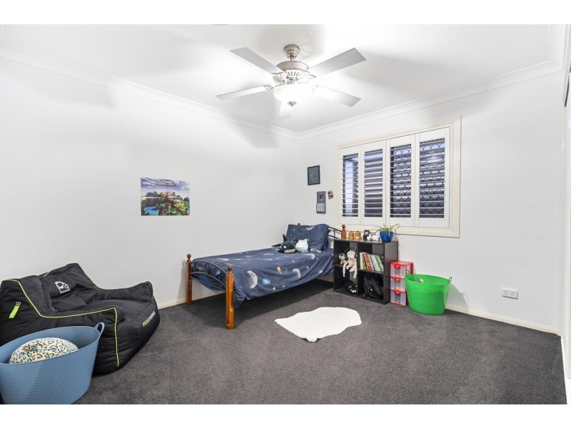 18 Huxley Court, Pacific Pines QLD 4211