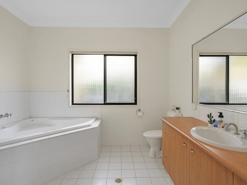 12 Mindelo Drive, Varsity Lakes QLD 4227