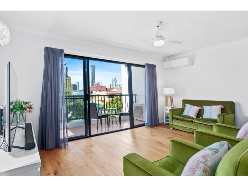 33/16-24 Purli Street, Chevron Island QLD 4217