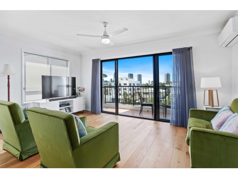 33/16-24 Purli Street, Chevron Island QLD 4217