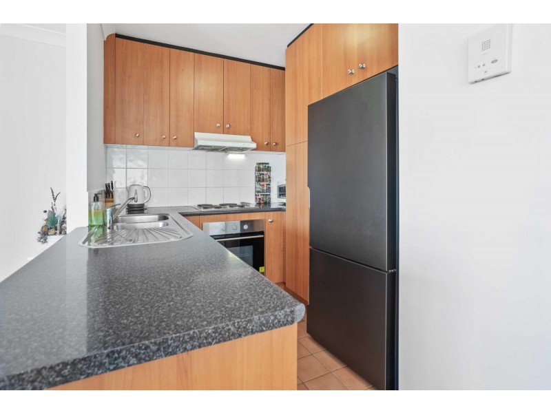 33/16-24 Purli Street, Chevron Island QLD 4217