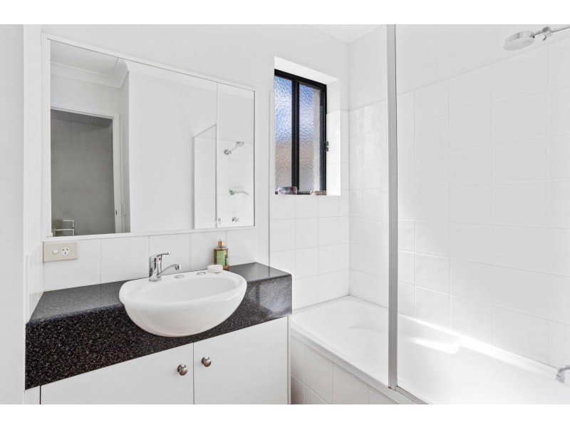 33/16-24 Purli Street, Chevron Island QLD 4217
