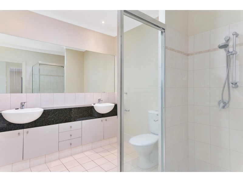 540 Oyster Cove Promenade, Helensvale QLD 4212