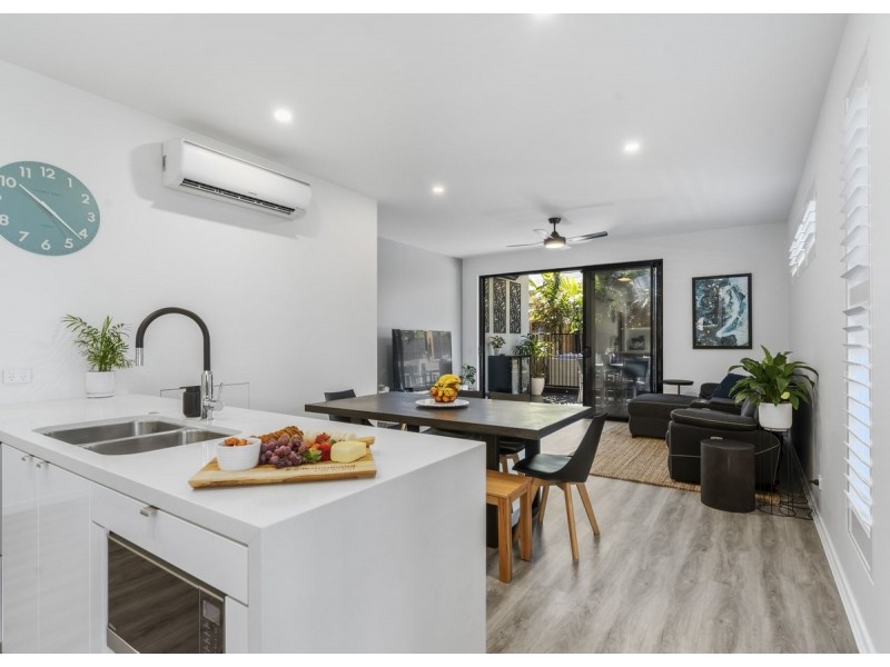 124 North Quay Circuit, Hope Island QLD 4212