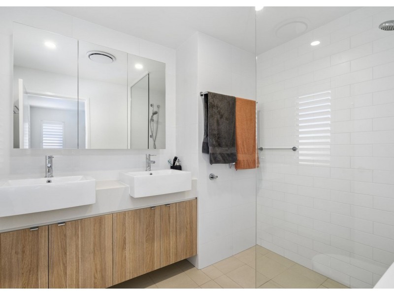 124 North Quay Circuit, Hope Island QLD 4212