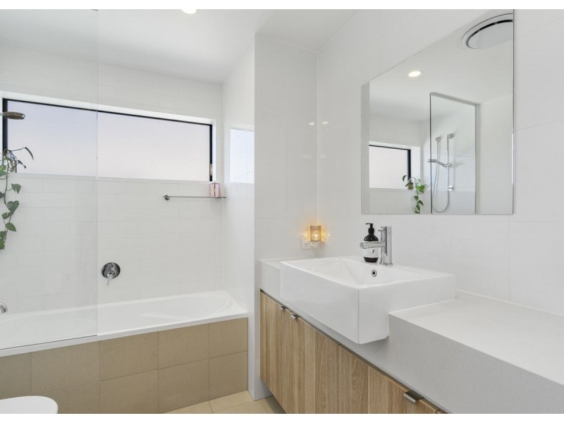 124 North Quay Circuit, Hope Island QLD 4212