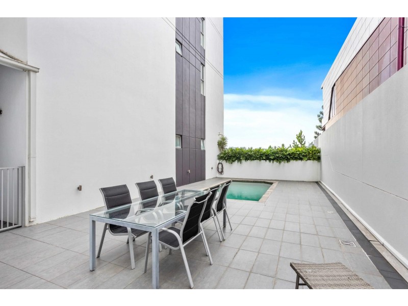 231/129 Laver Drive, Robina QLD 4226