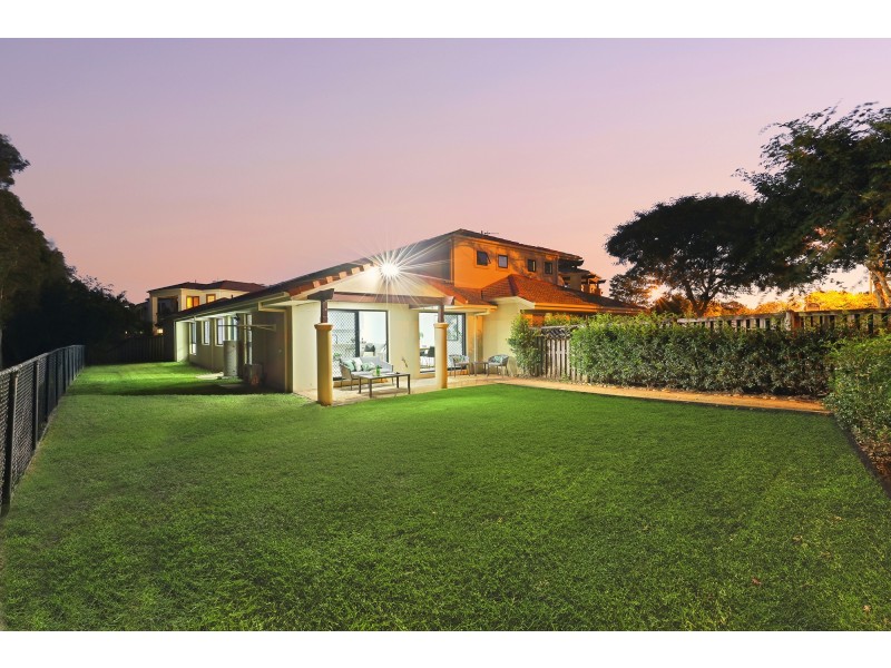 16/302 Christine Avenue, Varsity Lakes QLD 4227