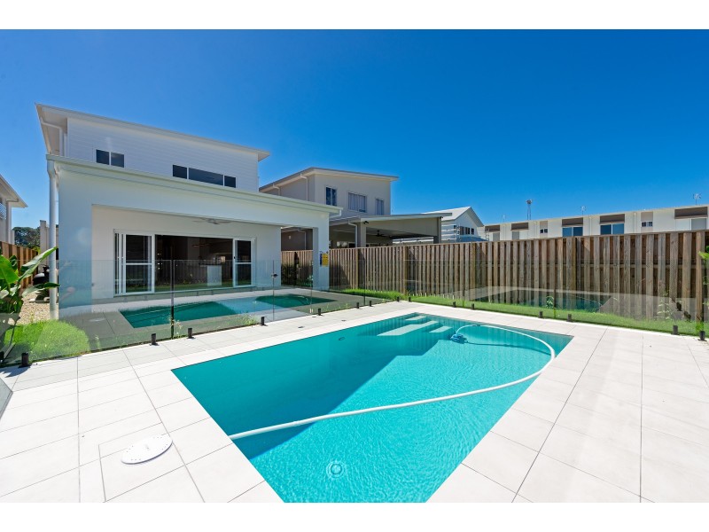 23 Sickle Avenue, Hope Island QLD 4212