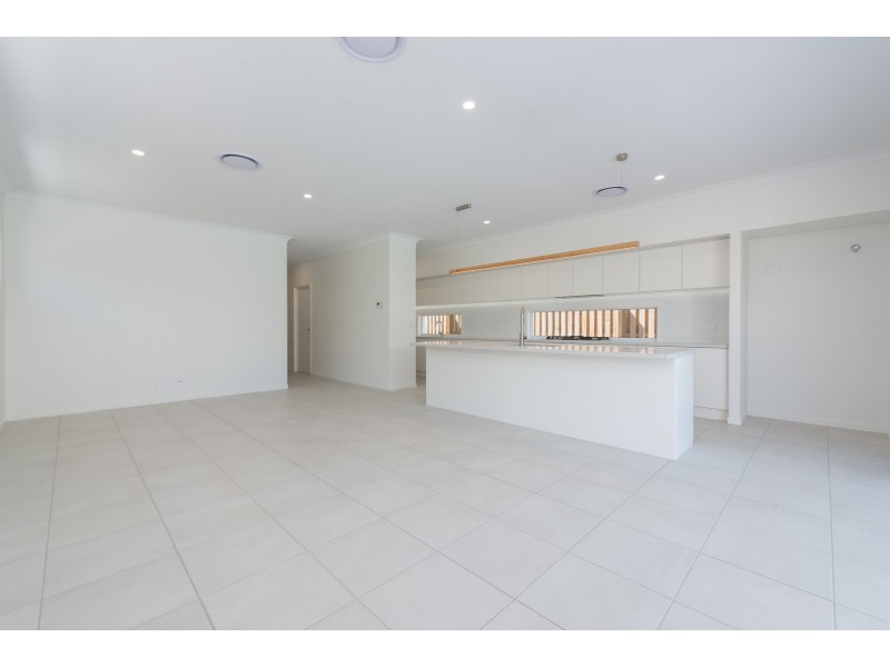 23 Sickle Avenue, Hope Island QLD 4212