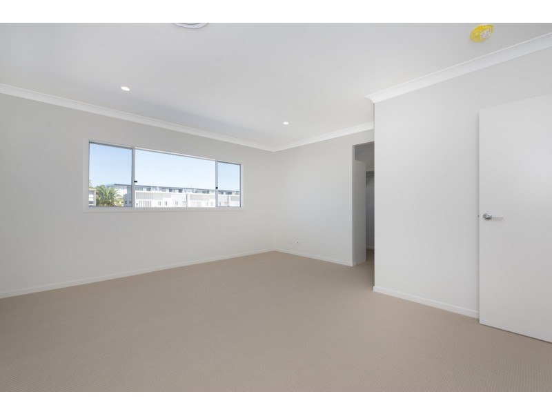 23 Sickle Avenue, Hope Island QLD 4212