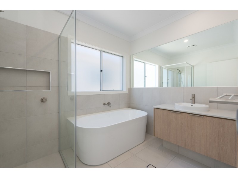 23 Sickle Avenue, Hope Island QLD 4212