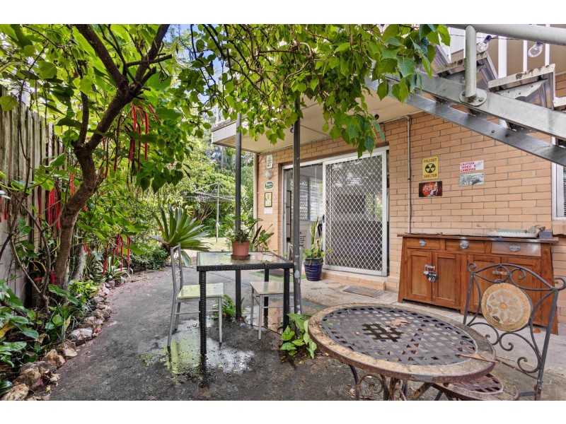 2/34-36 Tarcoola Crescent, Chevron Island QLD 4217