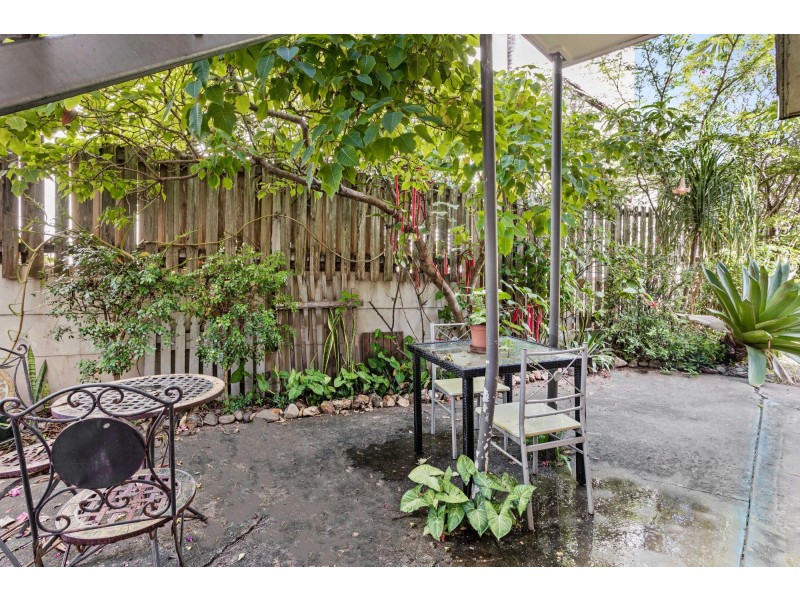 2/34-36 Tarcoola Crescent, Chevron Island QLD 4217