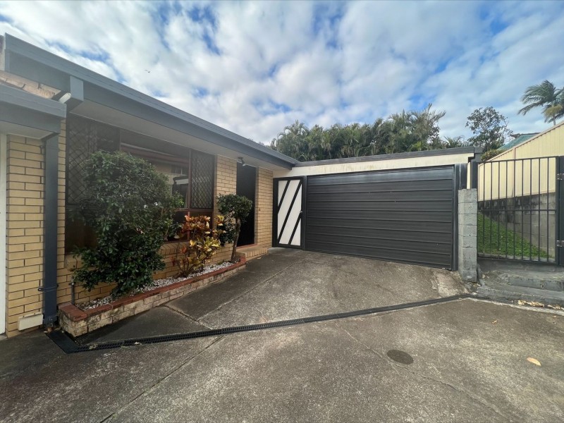 2/35 Terrigal Crescent, Southport QLD 4215