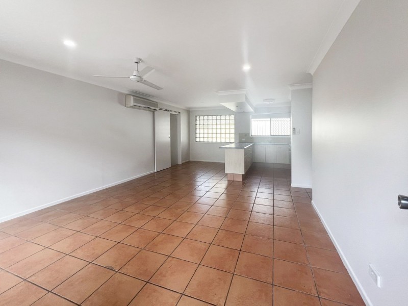 2/35 Terrigal Crescent, Southport QLD 4215