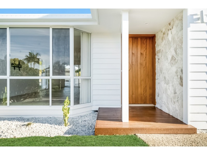 4 Silkyoak Court, Burleigh Waters QLD 4220