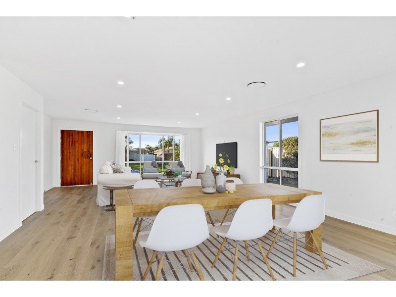 4 Silkyoak Court, Burleigh Waters QLD 4220